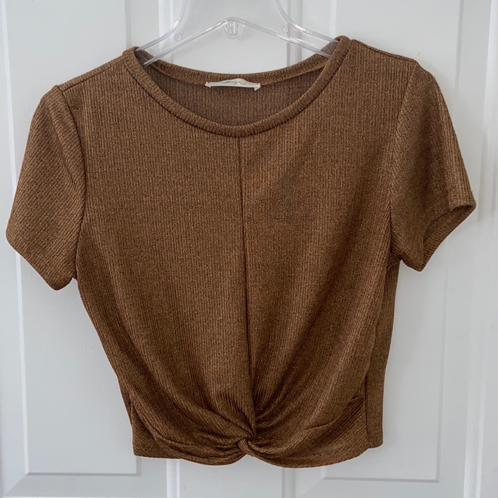 Cropped top with twist front